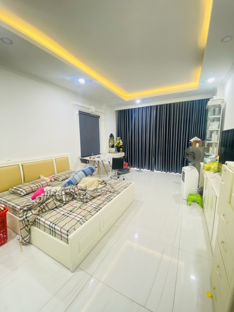 Bán nhà mặt tiền Nhật Tảo, Quận 10