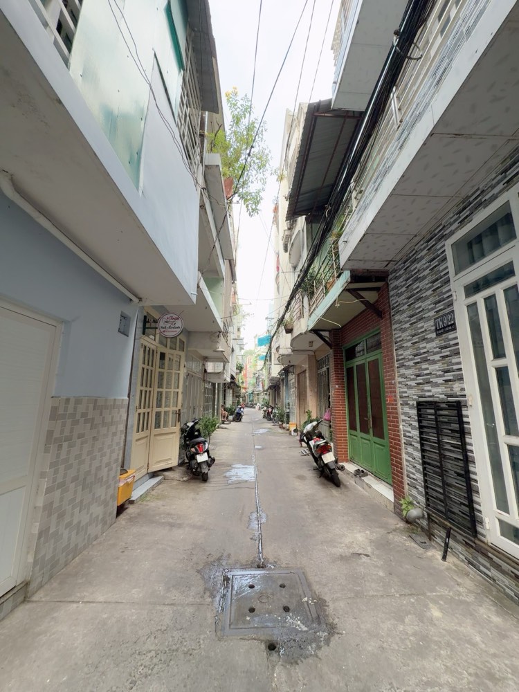 Bán nhà hẻm 24 Nguyễn Văn Cừ, Quận 1