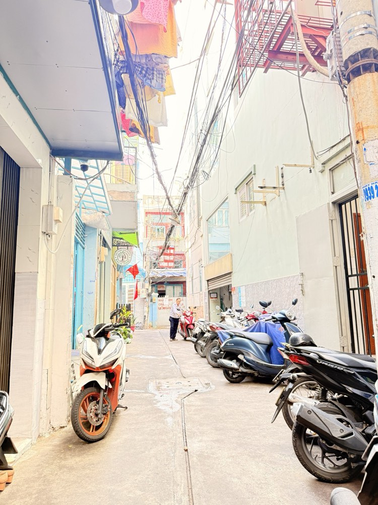 Bán nhà hẻm 518 Cách Mạng Tháng Tám, Quận 3