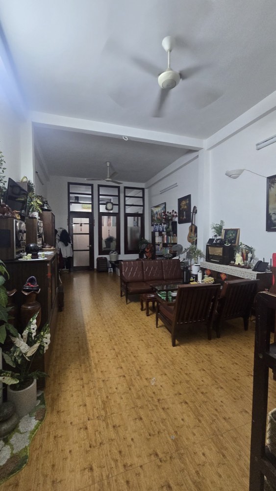 Bán nhà mặt tiền Lê Thánh Tôn, Quận 1