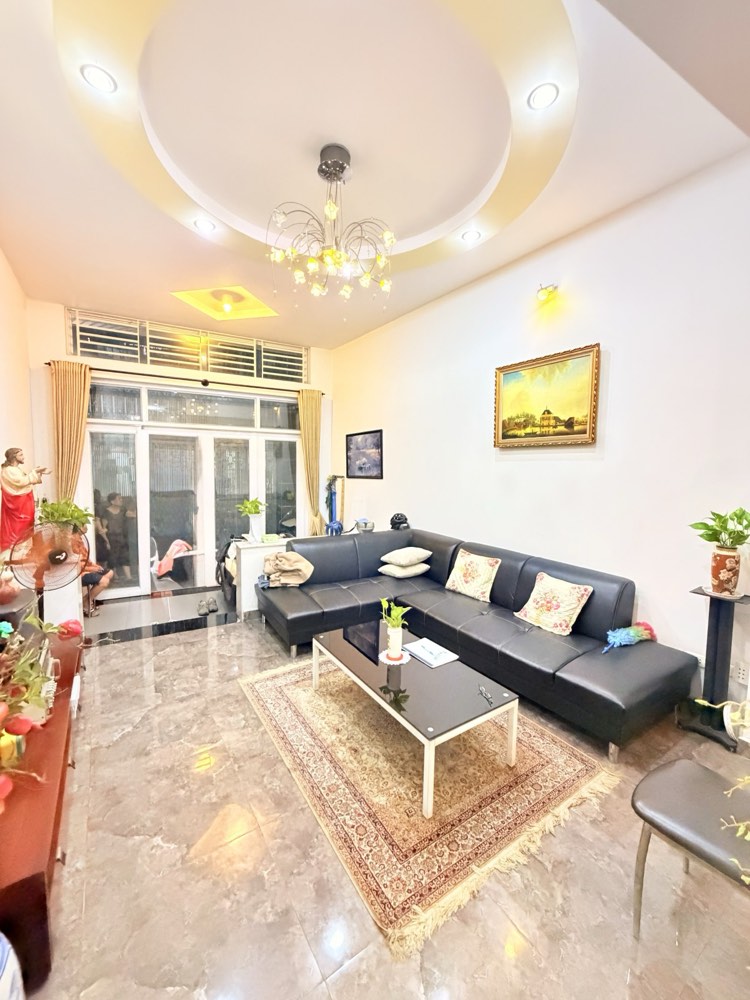 Bán nhà hẻm 736 Cách Mạng Tháng Tám, Tân Bình