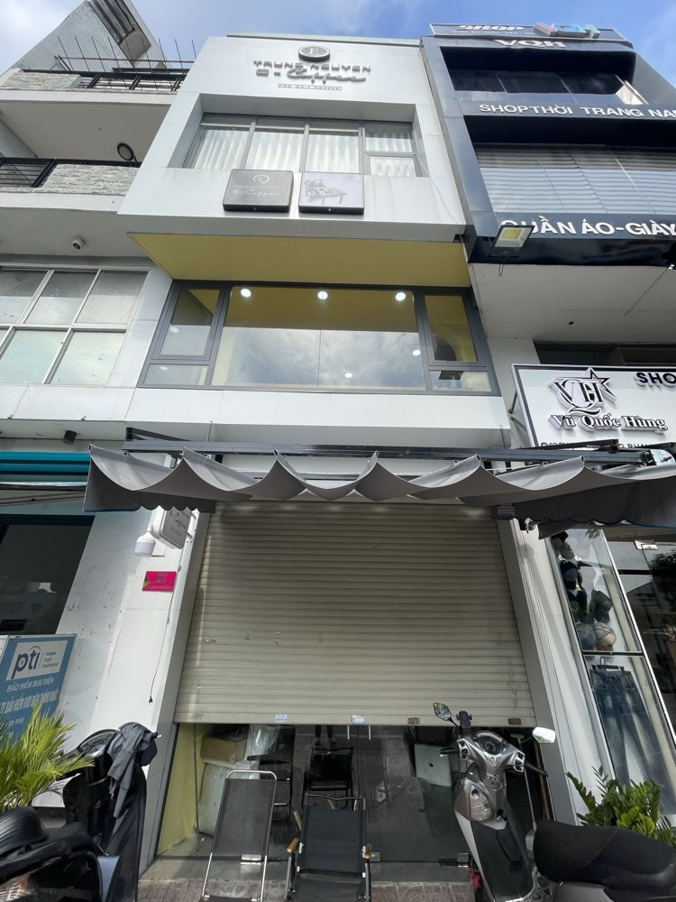 Bán nhà mặt tiền Phạm Văn Đồng, Gò Vấp