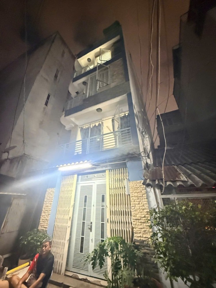 Bán nhà hẻm 353 Nguyễn Trãi, Quận 1