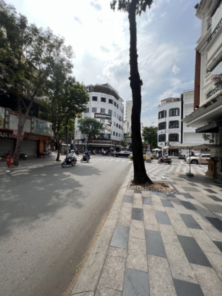 Bán nhà mặt tiền 72-74 Trương Định, Quận 1 - ảnh 1