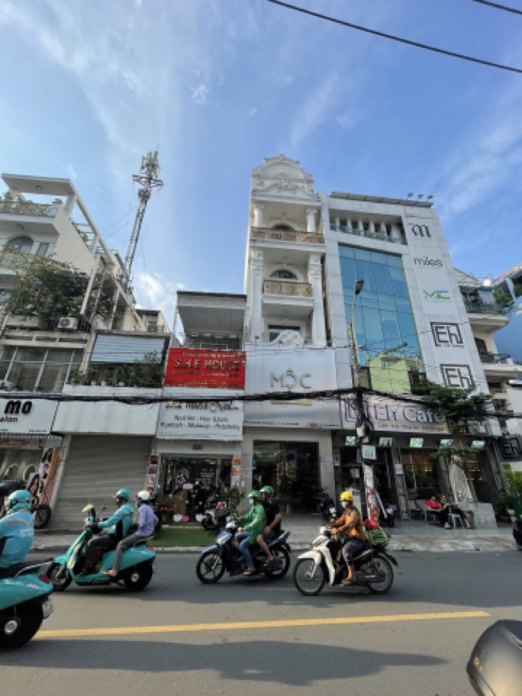 Bán nhà mặt tiền 212-214 Huỳnh Văn Bánh, Phú Nhuận - ảnh 1
