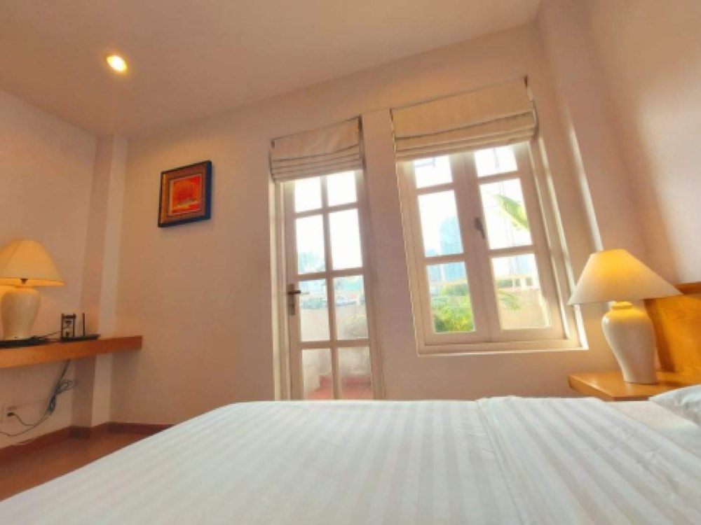 Bán nhà mặt tiền 42 Lê Thánh Tôn, Quận 1 - ảnh 1