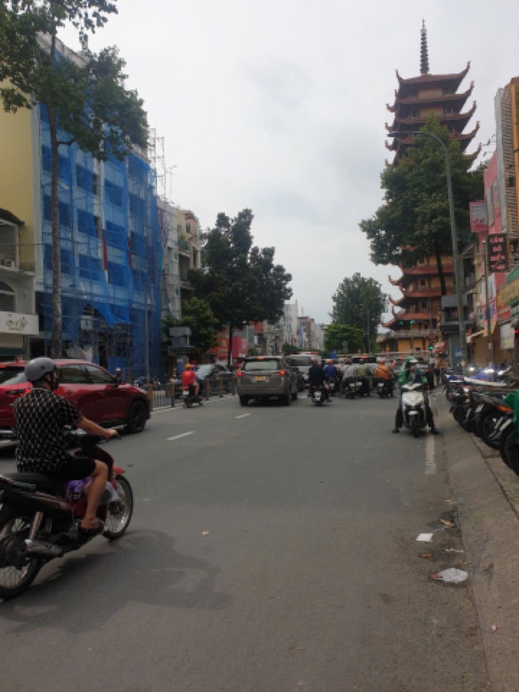 Bán nhà mặt tiền Lê Hồng Phong, Quận 10 - ảnh 1