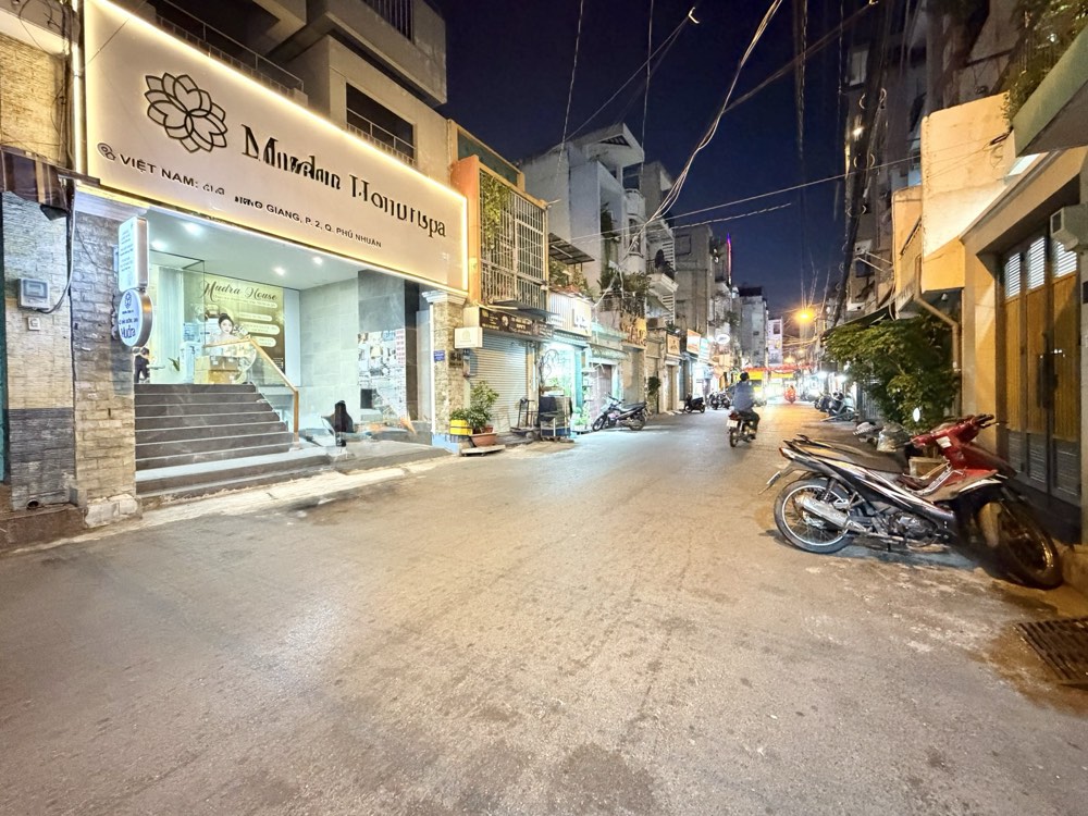 Bán nhà mặt tiền Cô Giang, Phú Nhuận