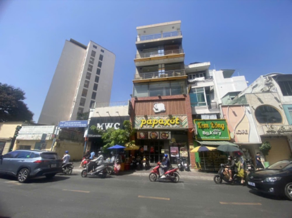 Bán nhà hẻm 214 Nguyễn Trãi, Quận 1 - ảnh 1