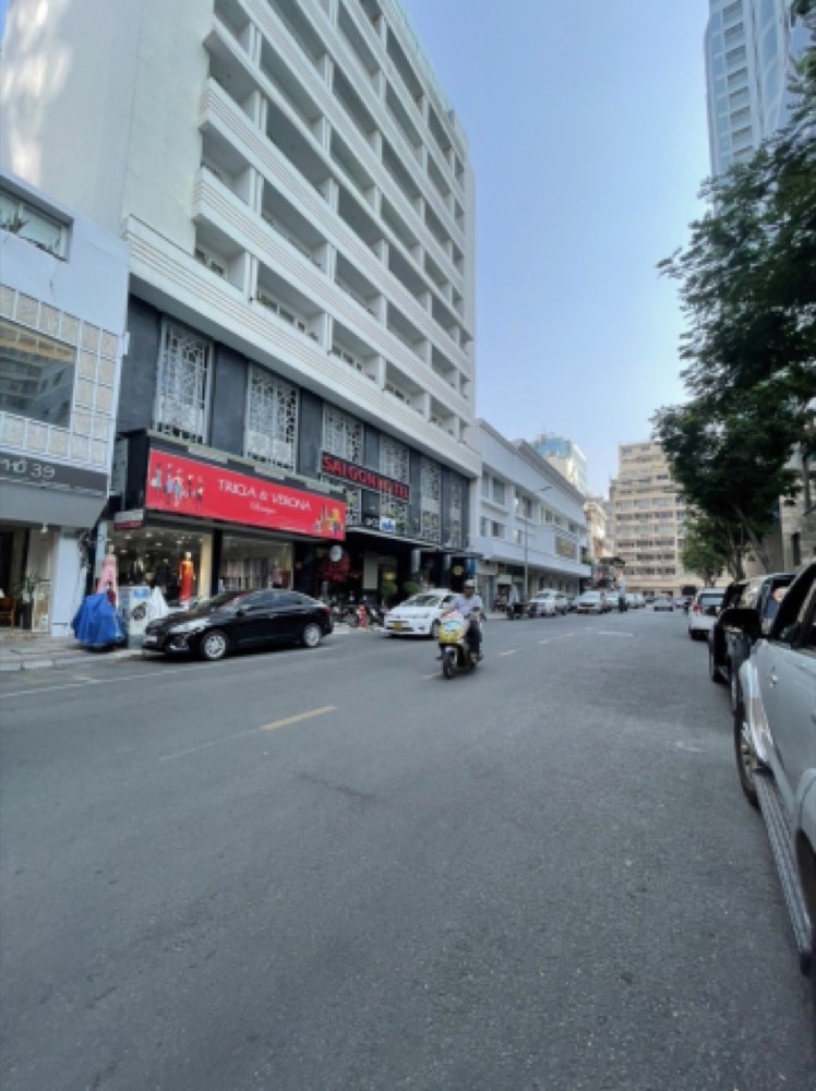 Bán nhà mặt tiền 37-39 Đông Du, Quận 1 - ảnh 1