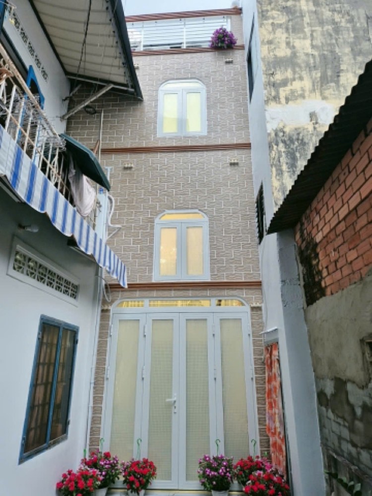 Bán nhà hẻm 1014 Cách Mạng Tháng Tám, Tân Bình - ảnh 1