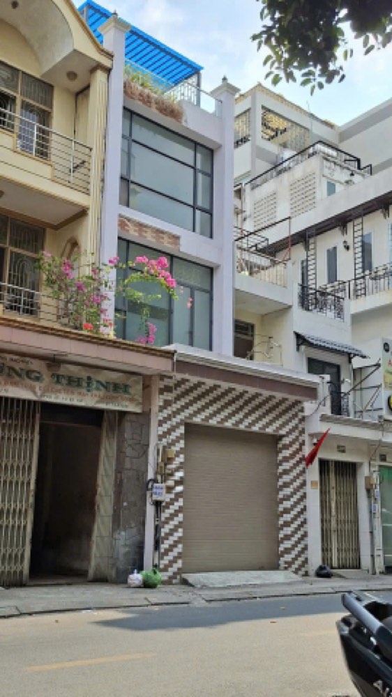 Bán nhà mặt tiền Nguyễn Trọng Tuyển, Tân Bình