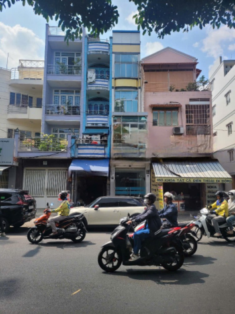 Bán nhà mặt tiền Hùng Vương, Quận 5 - ảnh 1