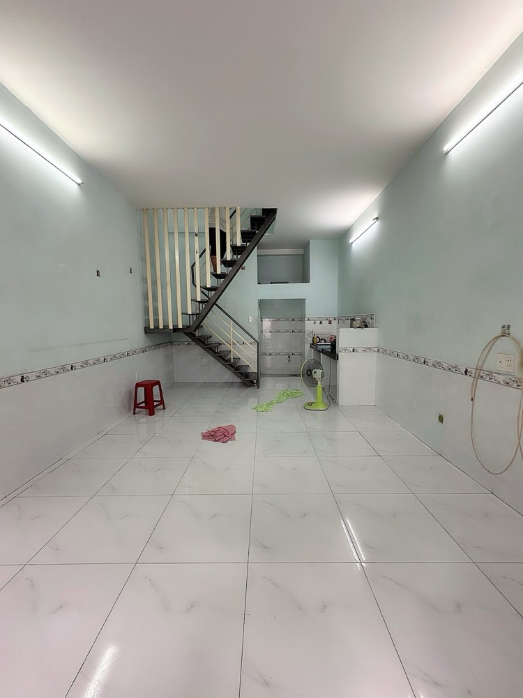 Bán nhà mặt tiền Lưu Nhân Chú, Tân Bình