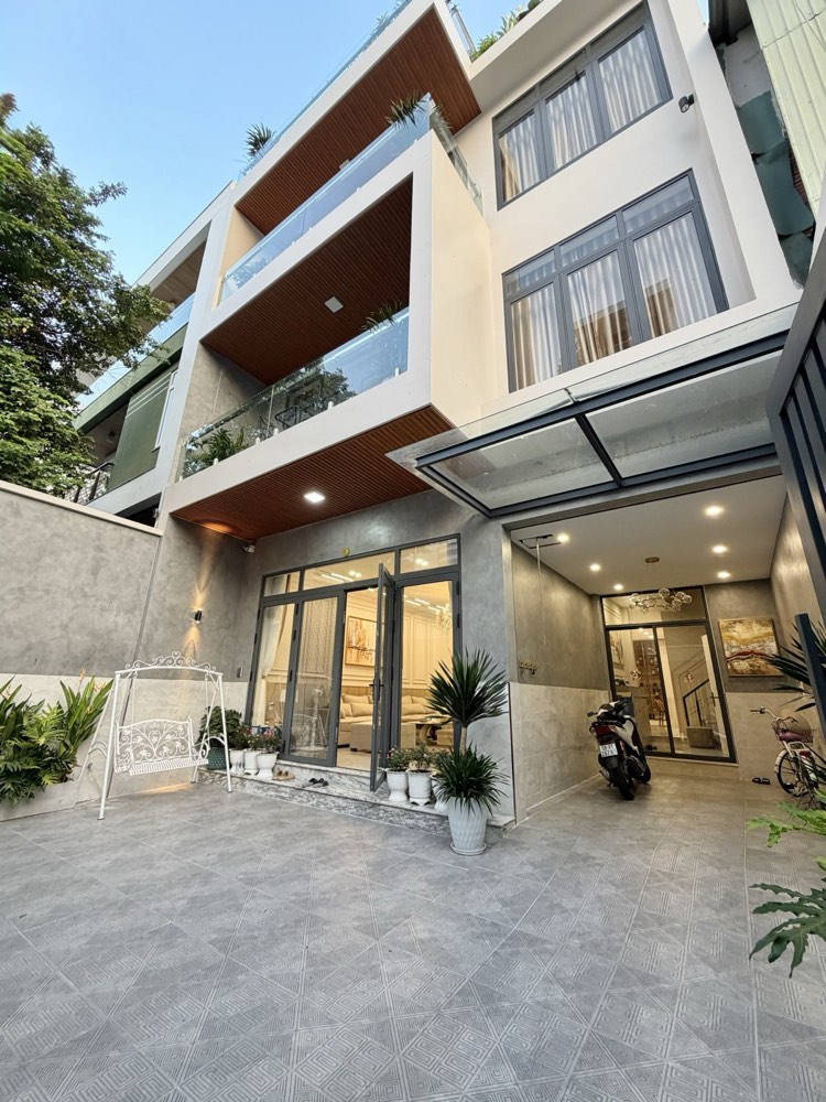 Bán biệt thự hẻm 101 Nguyễn Chí Thanh, Quận 5