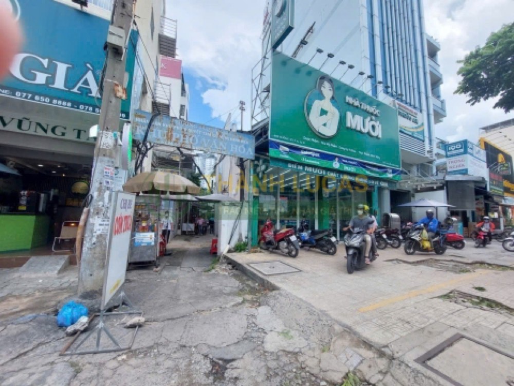 Bán nhà mặt tiền 690 Đường 3 Tháng 2, Quận 10 - ảnh 1