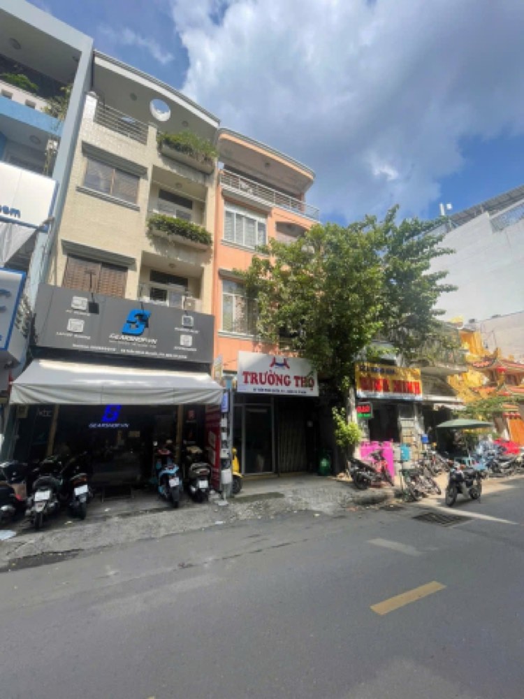 Bán nhà mặt tiền Trần Minh Quyền, Quận 10 - ảnh 1
