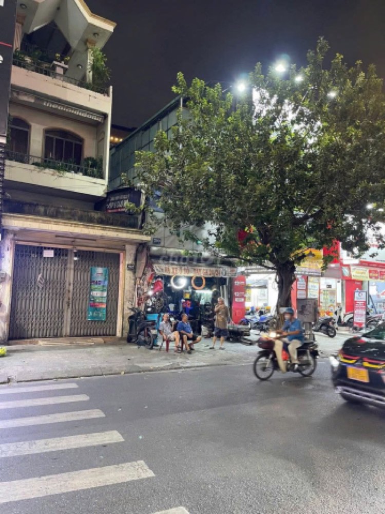 Bán nhà mặt tiền Hoàng Văn Thụ, Tân Bình - ảnh 1