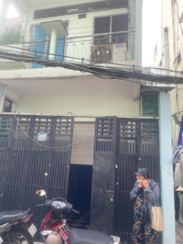 Bán nhà hẻm 240 Cách Mạng Tháng Tám, Quận 3 - ảnh 1