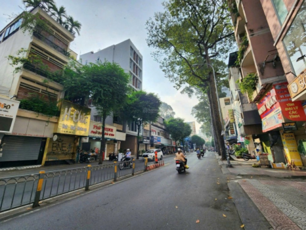Bán nhà mặt tiền 108-110 Tôn Thất Tùng, Quận 1 - ảnh 1