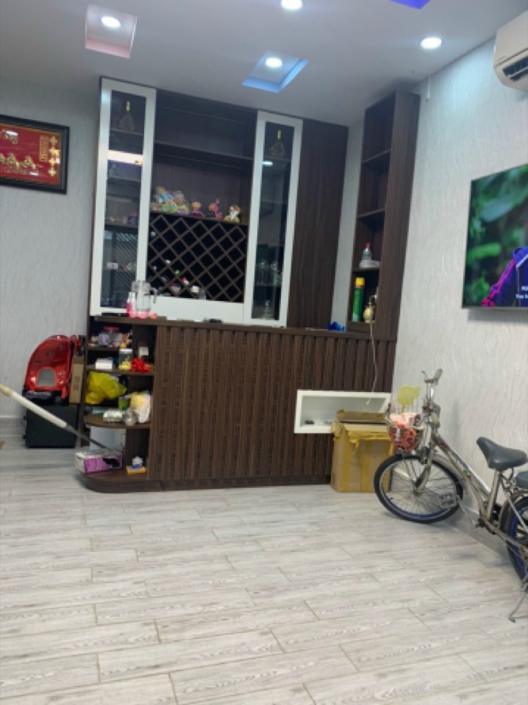 Bán nhà hẻm 212 Nguyễn Văn Nguyễn, Quận 1 - ảnh 1