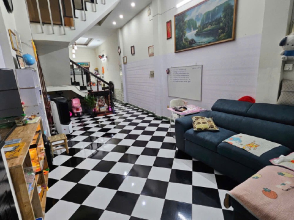 Bán nhà mặt tiền Phú Giáo, Quận 5 - ảnh 1