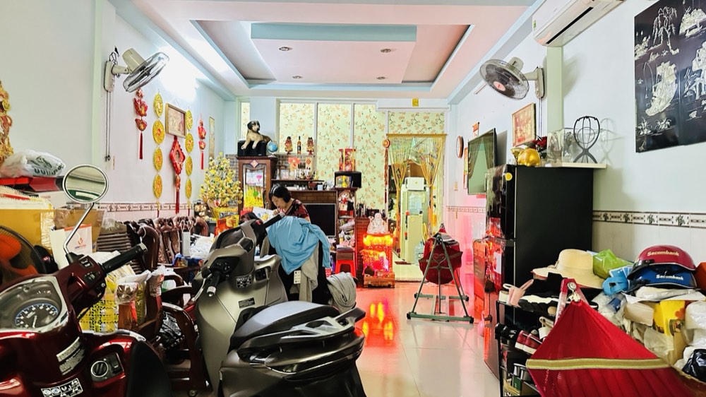 Bán nhà đường B Cách Mạng Tháng Tám, Quận 10