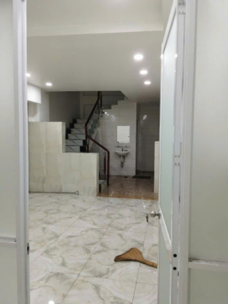 Bán nhà hẻm 377 Cách Mạng Tháng Tám, Quận 10 - ảnh 1