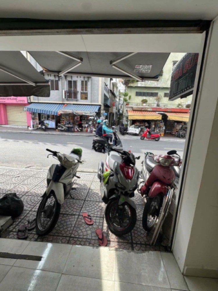 Bán nhà mặt tiền Huỳnh Văn Bánh, Phú Nhuận - ảnh 1