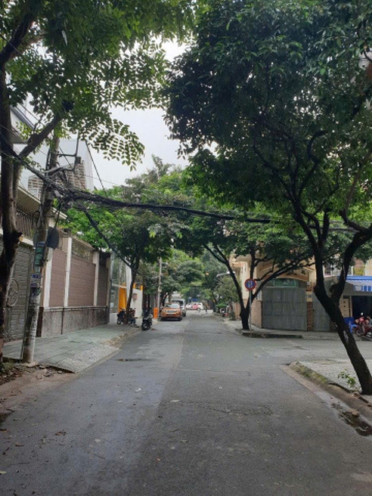 Bán nhà mặt tiền 17-19 Trường Sơn, Quận 10