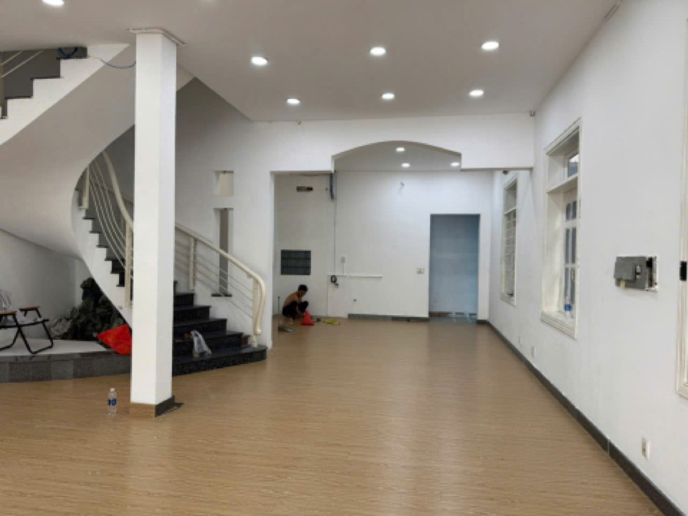 Bán nhà mặt tiền Nguyễn Cư Trinh, Quận 1 - ảnh 1