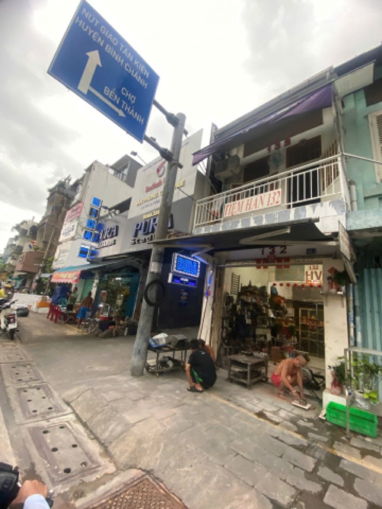 Bán nhà mặt tiền Võ Văn Kiệt, Quận 1 - ảnh 1