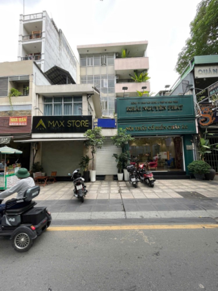 Bán nhà mặt tiền 16-18 Trần Quốc Hoàn, Tân Bình