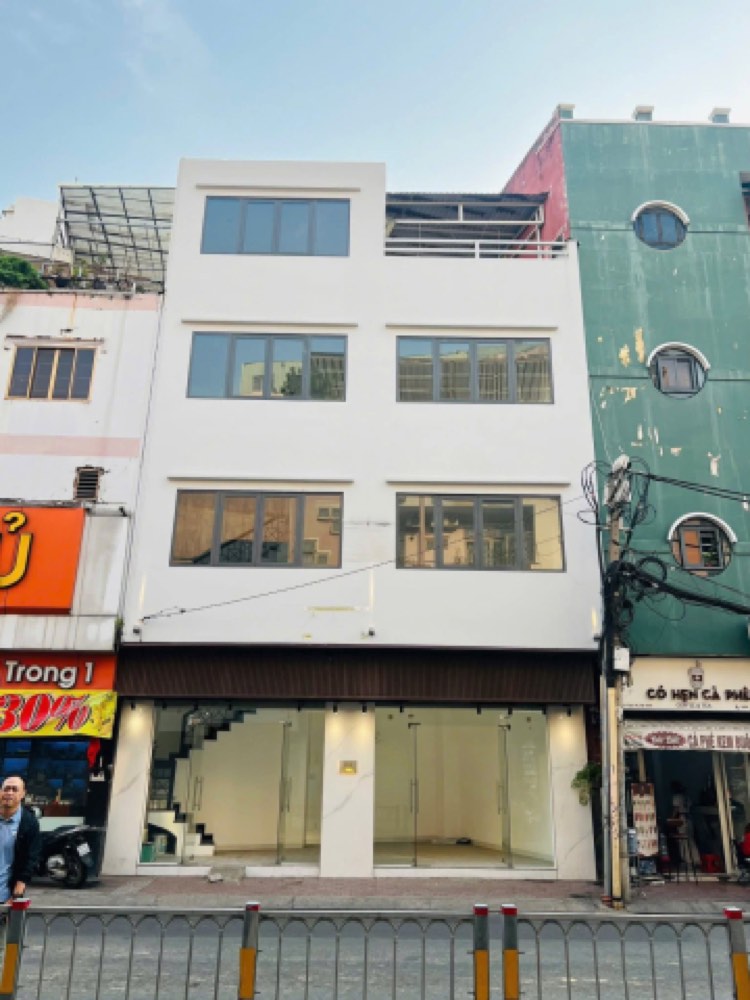 Bán nhà mặt tiền Út Tịch, Tân Bình