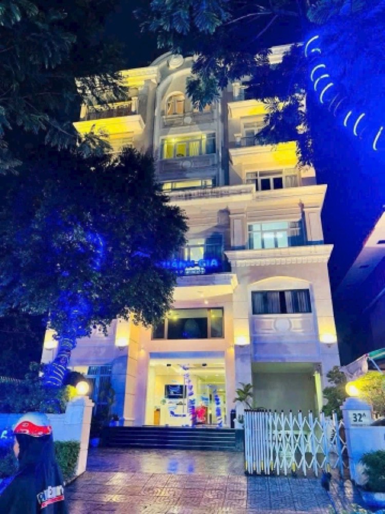 Bán nhà mặt tiền 32A Trương Định, Quận 3