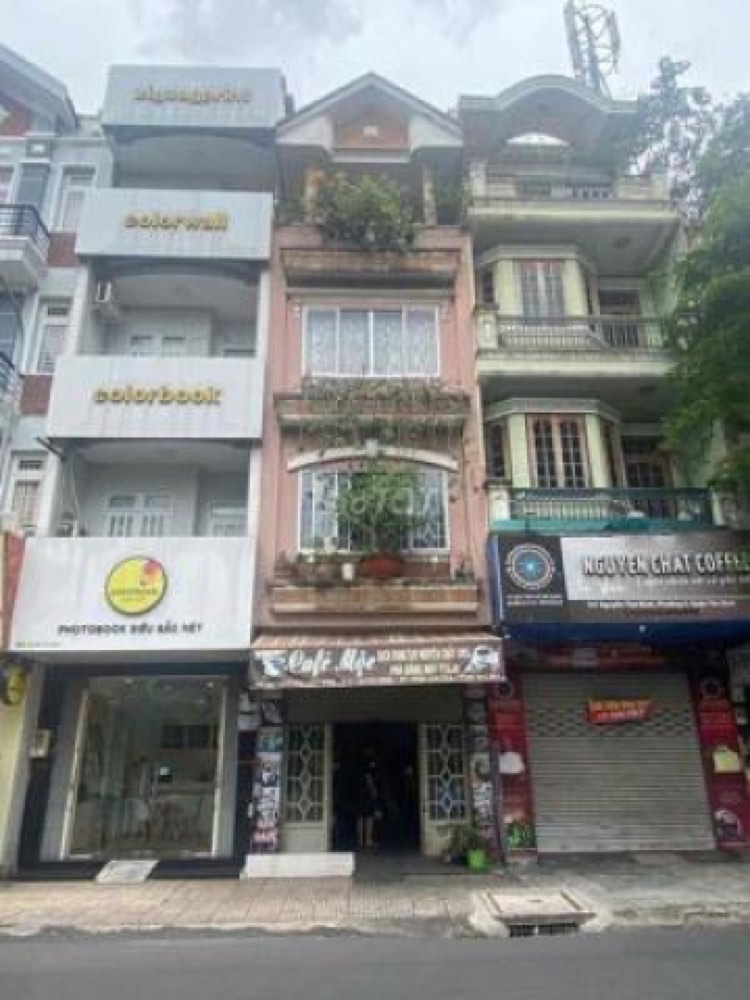 Bán nhà mặt tiền Nguyễn Thái Bình, Tân Bình