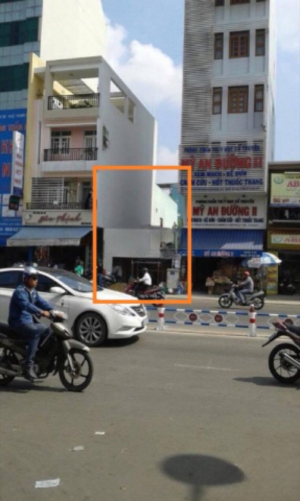 Bán nhà mặt tiền Nguyễn Văn Cừ, Quận 1