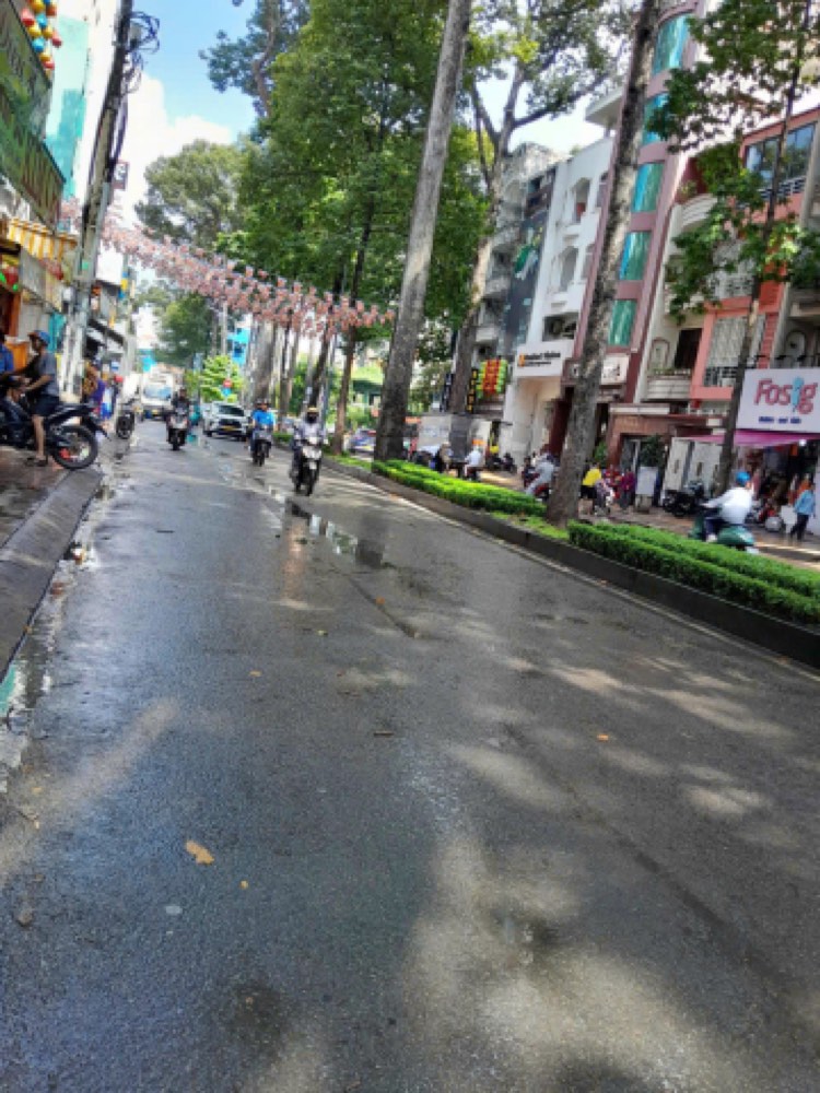 Bán nhà mặt tiền Nguyễn Chí Thanh, Quận 5 - ảnh 1
