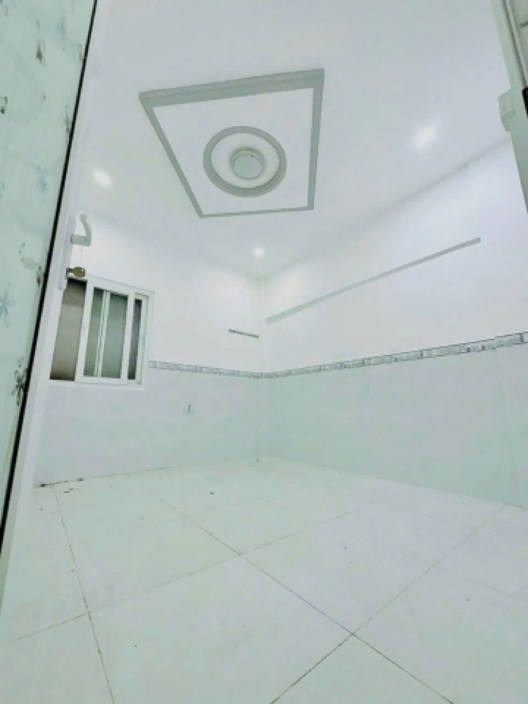Bán nhà hẻm 1014 Cách Mạng Tháng Tám, Tân Bình - ảnh 1