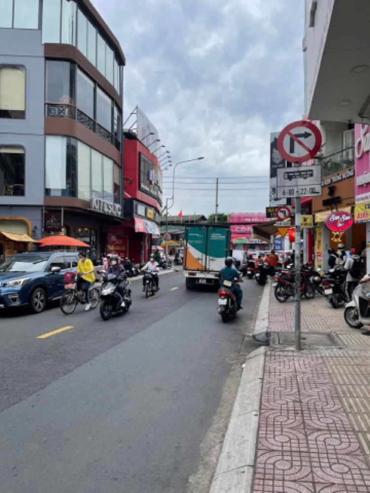 Bán nhà mặt tiền Rạch Bùng Binh, Quận 3 - ảnh 1