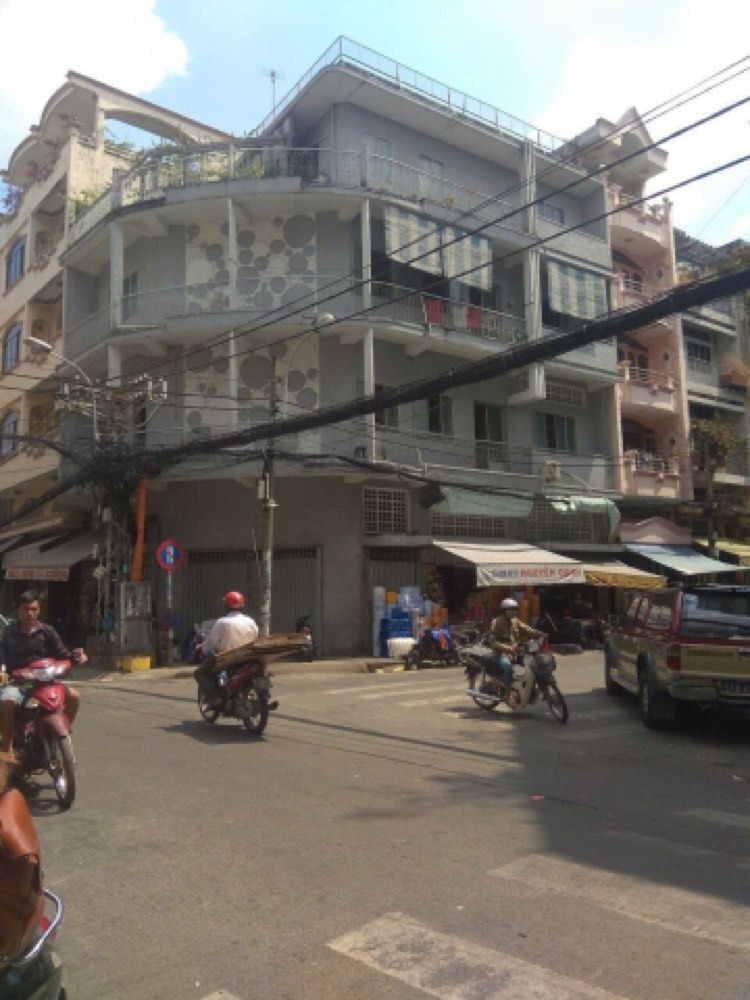 Bán nhà mặt tiền Trịnh Hoài Đức, Quận 5