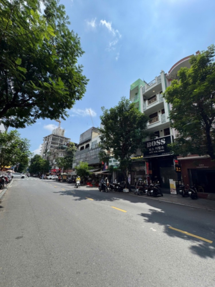 Bán nhà mặt tiền 100 Calmette, Quận 1 - ảnh chính