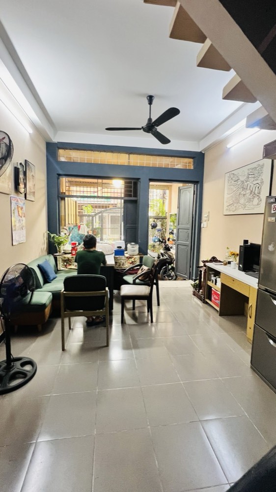 Bán nhà mặt tiền Bùi Viện, Quận 1