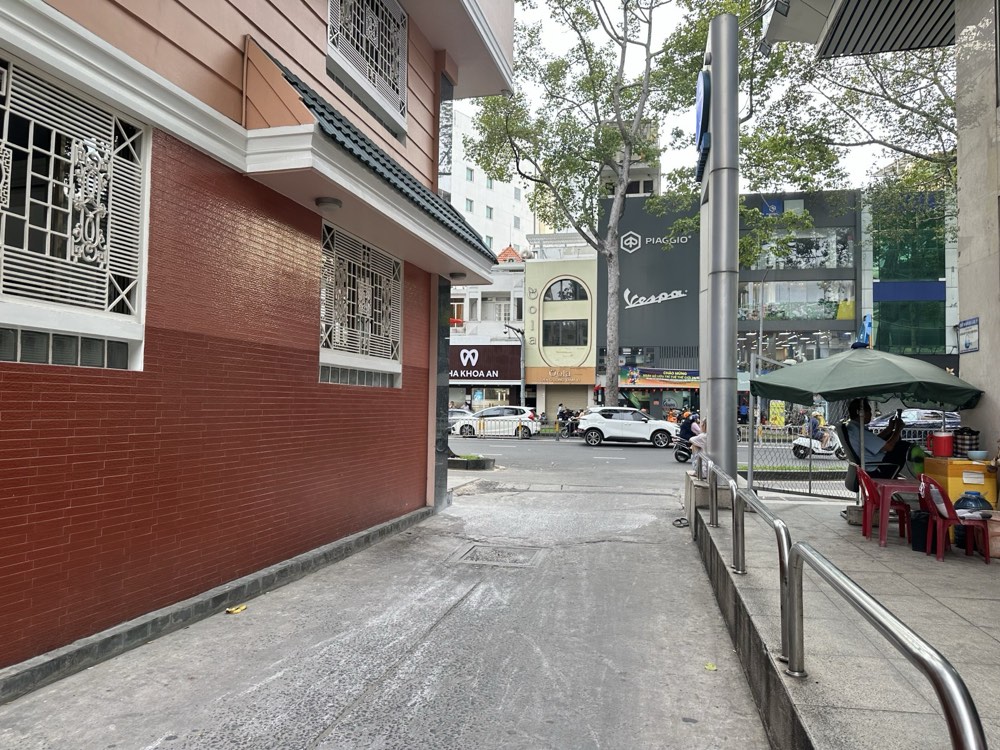 Bán nhà hẻm đường Trần Hưng Đạo, Quận 1