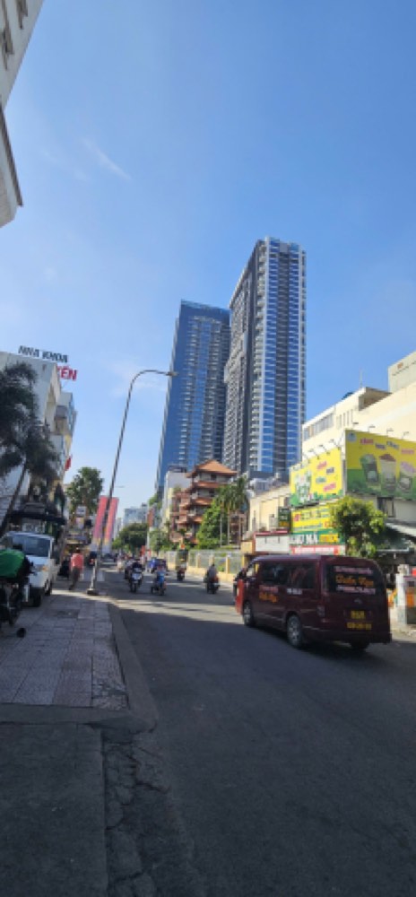 Bán nhà hẻm 205 Nguyễn Trãi, Quận 1 - ảnh 1