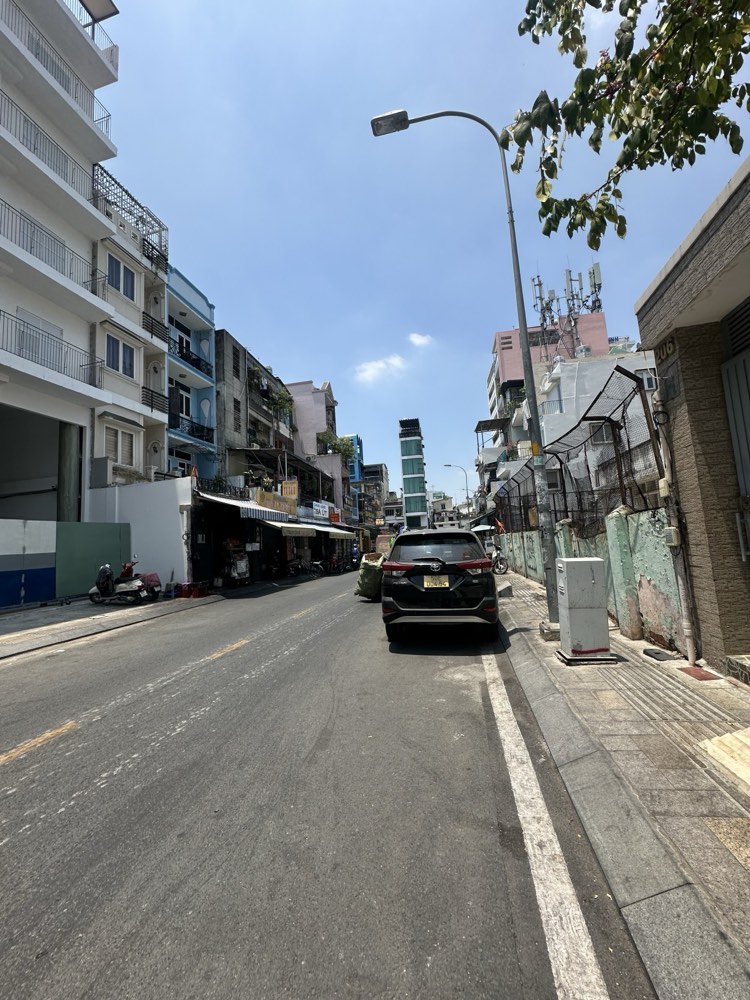 Bán nhà hẻm 200 Cô Giang, Quận 1
