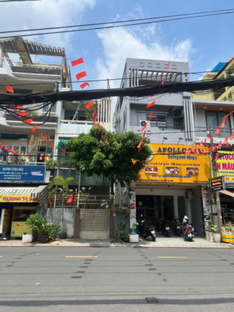 Bán nhà mặt tiền Nguyễn Minh Hoàng, Tân Bình