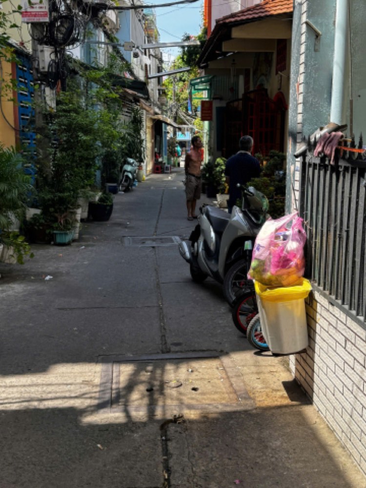 Bán nhà hẻm 24 Nguyễn Văn Cừ, Quận 1