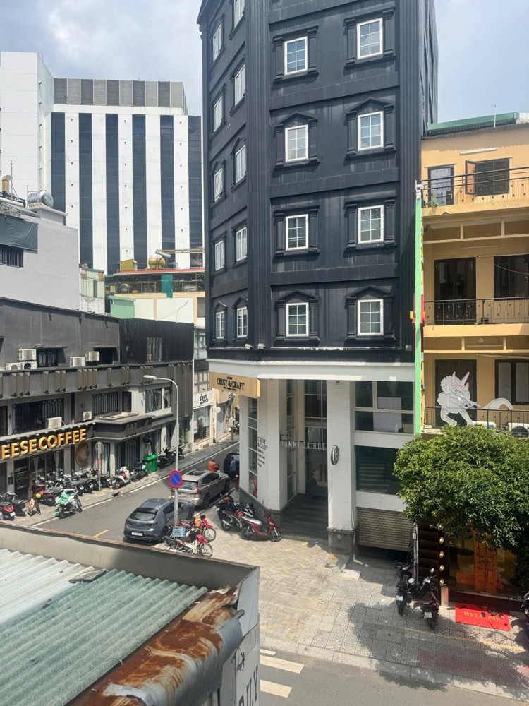 Bán nhà mặt tiền Lê Thị Riêng, Quận 1