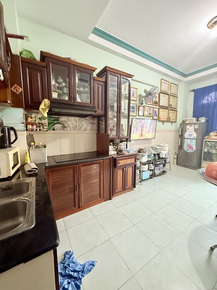 Bán nhà mặt tiền Nguyễn Giản Thanh, Quận 10